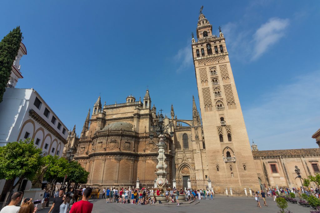 Vue sur la Cathédrale et sa Giralda à Séville