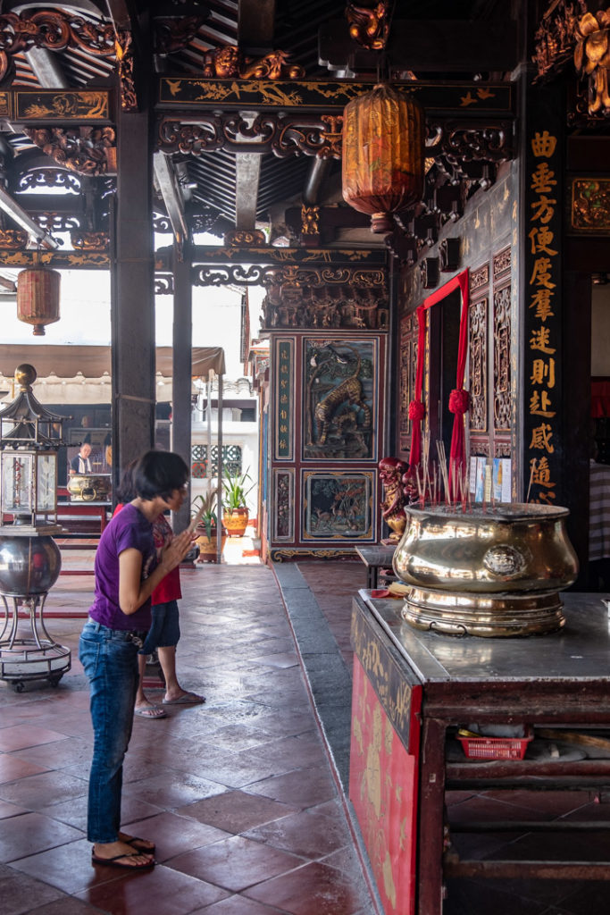 Prière au Cheng Hoong Teng temple