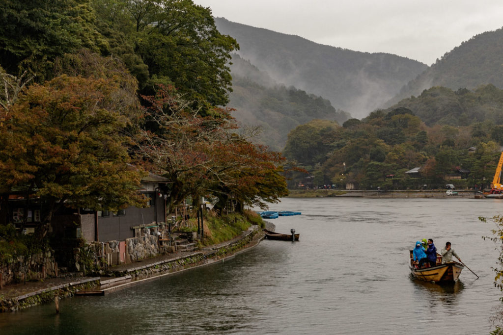 La rivière Arashyiama traverse une partie de Kyoto. 