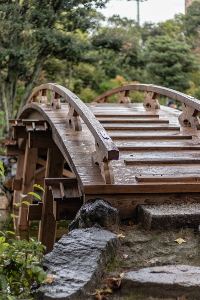 Le jardin Shosei-en de Kyoto possède de jolis petits ponts.