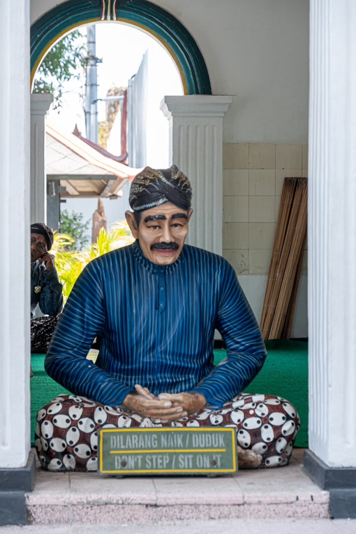 Une statue dans le Palais du Sultan à Yogyakarta