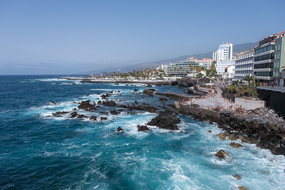 La ville de Puerto de la Cruz se trouve au nord de l'île de Tenerife